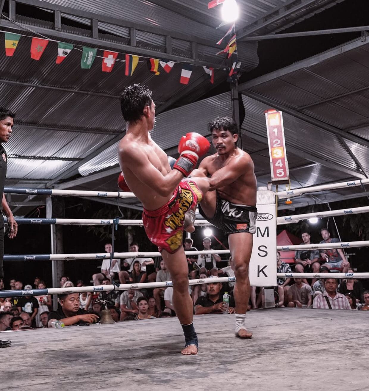 Fight night Jaroenrit Stadium